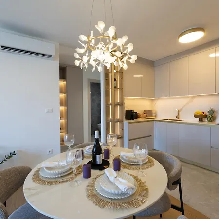 Luxury Znjan, * Σπλιτ